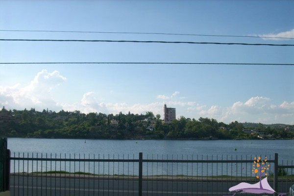 cASA PARA 6 PERSONAS FRENTE AL LAGO! PARQUE - PILETA- VISTA INCREIBLE