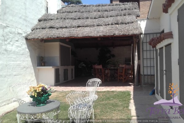 cASA PARA 6 PERSONAS FRENTE AL LAGO! PARQUE - PILETA- VISTA INCREIBLE