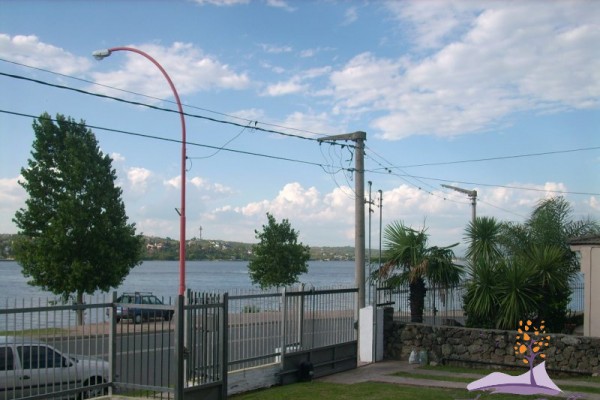 cASA PARA 6 PERSONAS FRENTE AL LAGO! PARQUE - PILETA- VISTA INCREIBLE