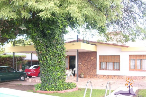 cASA PARA 6 PERSONAS FRENTE AL LAGO! PARQUE - PILETA- VISTA INCREIBLE