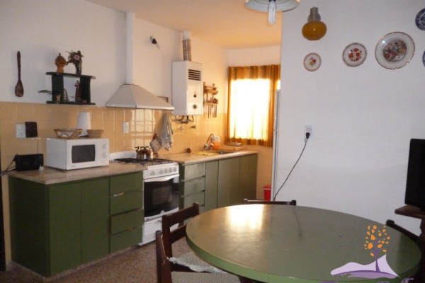 CHALET PARA 8/10 PERSONAS CON GRAN PARQUE, PISCINA Y QUINCHO