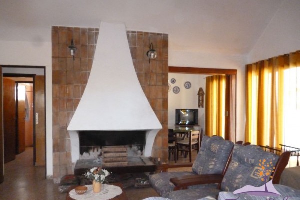 CHALET PARA 8/10 PERSONAS CON GRAN PARQUE, PISCINA Y QUINCHO