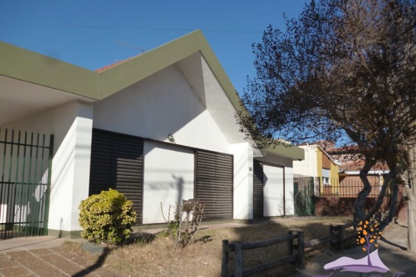 CHALET PARA 8/10 PERSONAS CON GRAN PARQUE, PISCINA Y QUINCHO
