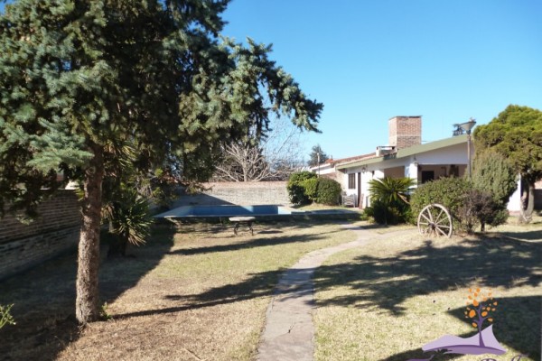 CHALET PARA 8/10 PERSONAS CON GRAN PARQUE, PISCINA Y QUINCHO