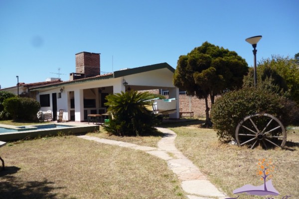 CHALET PARA 8/10 PERSONAS CON GRAN PARQUE, PISCINA Y QUINCHO