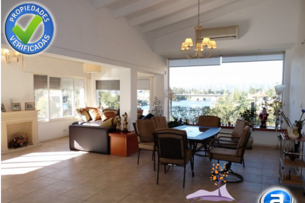 CASA PARA 8/10  SOBRE EL LAGO SAN ROQUE. HERMOSA VISTA. PILETA (COMPARTIDA)