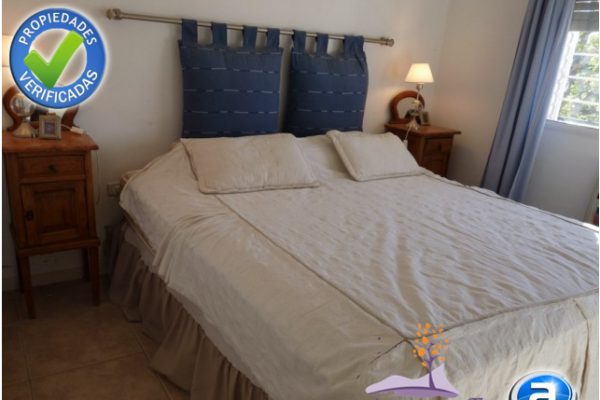 CASA PARA 8/10  SOBRE EL LAGO SAN ROQUE. HERMOSA VISTA. PILETA (COMPARTIDA)