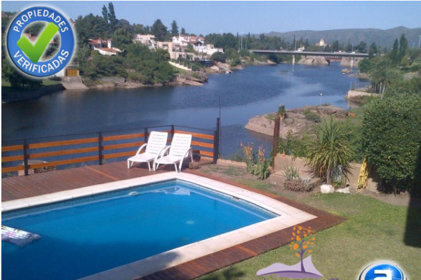 CASA PARA 8/10  SOBRE EL LAGO SAN ROQUE. HERMOSA VISTA. PILETA (COMPARTIDA)