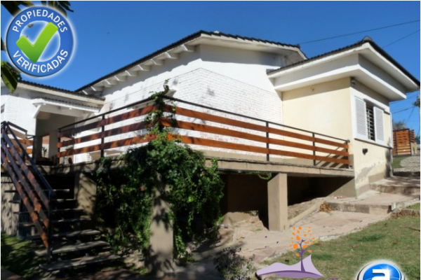 CASA PARA 8/10  SOBRE EL LAGO SAN ROQUE. HERMOSA VISTA. PILETA (COMPARTIDA)