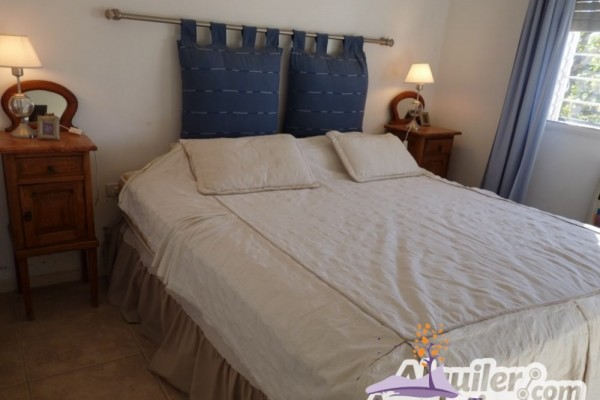CASA PARA 8/10  SOBRE EL LAGO SAN ROQUE. HERMOSA VISTA. PILETA (COMPARTIDA)
