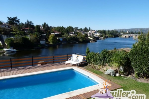 CASA PARA 8/10  SOBRE EL LAGO SAN ROQUE. HERMOSA VISTA. PILETA (COMPARTIDA)
