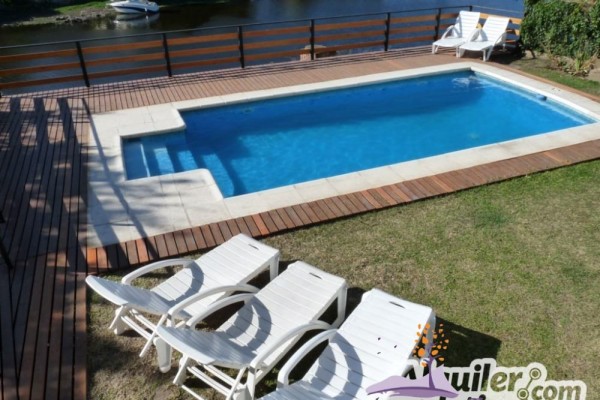 CASA PARA 8/10  SOBRE EL LAGO SAN ROQUE. HERMOSA VISTA. PILETA (COMPARTIDA)