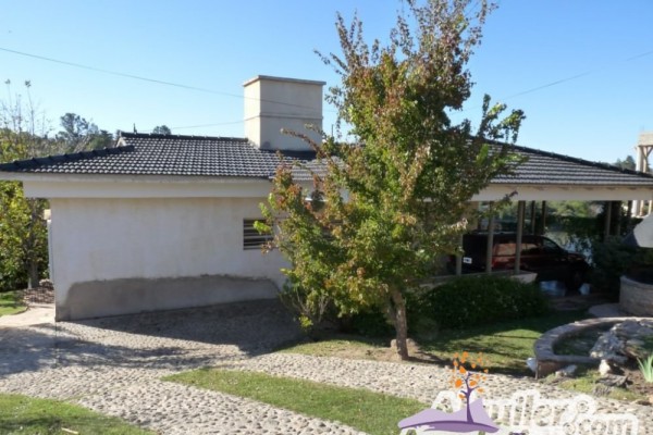 CASA PARA 8/10  SOBRE EL LAGO SAN ROQUE. HERMOSA VISTA. PILETA (COMPARTIDA)