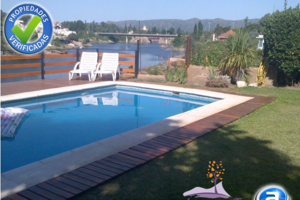 CASA PARA 8/10  SOBRE EL LAGO SAN ROQUE. HERMOSA VISTA. PILETA (COMPARTIDA)