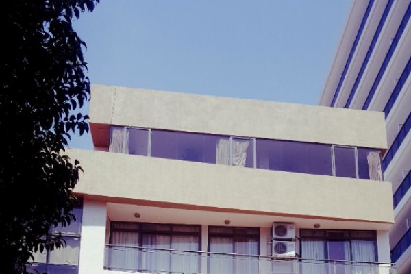 DEPARTAMENTO PARA 4 PLENO CENTRO CON PILETA. QUINCHO. COCHERA. EQUIPAM. FULL