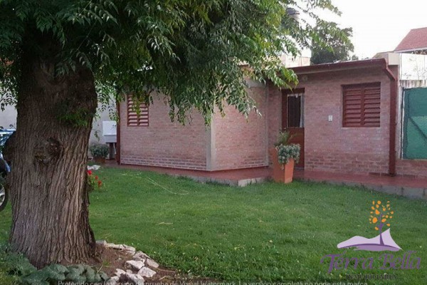 DEPARTAMENTO FRENTE AL LAGO CON PATIO. ASADOR. COCHERA