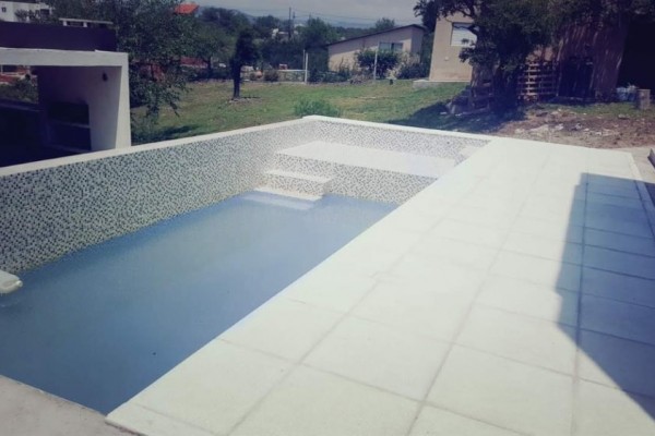 HERMOSA CASA DE CATEGORIA PARA 11 PERSONAS CON PILETA, QUINCHO, VISTA 