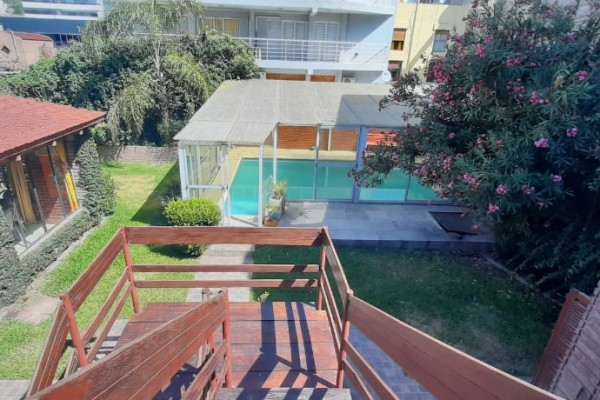 CASA PARA 10/12 PERSONAS - CENTRICA - 5 DORMITORIOS - PILETA CERRADA - QUINCHO - EQUIPAMIENTO FULL