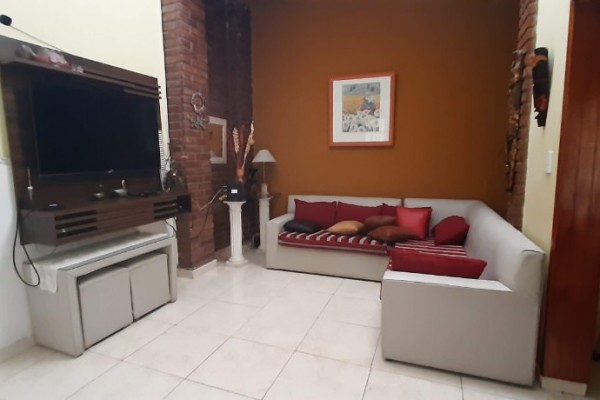 CASA PARA 10/12 PERSONAS - CENTRICA - 5 DORMITORIOS - PILETA CERRADA - QUINCHO - EQUIPAMIENTO FULL