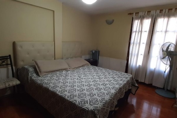 CASA PARA 10/12 PERSONAS - CENTRICA - 5 DORMITORIOS - PILETA CERRADA - QUINCHO - EQUIPAMIENTO FULL