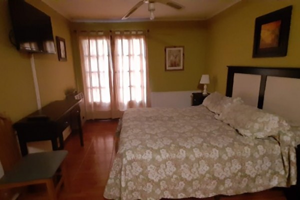 CASA PARA 10/12 PERSONAS - CENTRICA - 5 DORMITORIOS - PILETA CERRADA - QUINCHO - EQUIPAMIENTO FULL