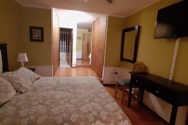 CASA PARA 10/12 PERSONAS - CENTRICA - 5 DORMITORIOS - PILETA CERRADA - QUINCHO - EQUIPAMIENTO FULL