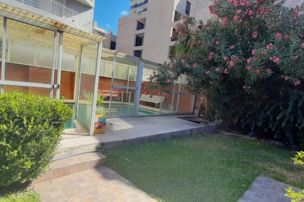 CASA PARA 10/12 PERSONAS - CENTRICA - 5 DORMITORIOS - PILETA CERRADA - QUINCHO - EQUIPAMIENTO FULL