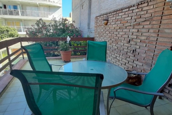 CASA PARA 10/12 PERSONAS - CENTRICA - 5 DORMITORIOS - PILETA CERRADA - QUINCHO - EQUIPAMIENTO FULL