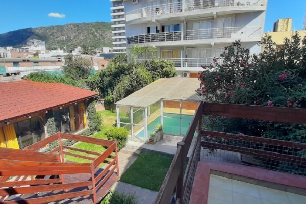 CASA PARA 10/12 PERSONAS - CENTRICA - 5 DORMITORIOS - PILETA CERRADA - QUINCHO - EQUIPAMIENTO FULL
