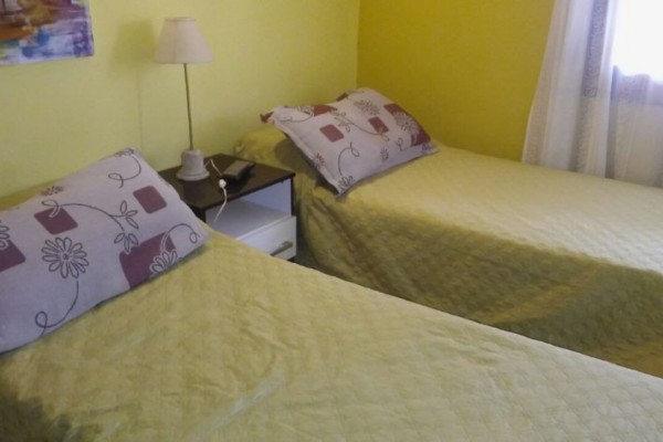 CASA PARA 10/12 PERSONAS - CENTRICA - 5 DORMITORIOS - PILETA CERRADA - QUINCHO - EQUIPAMIENTO FULL
