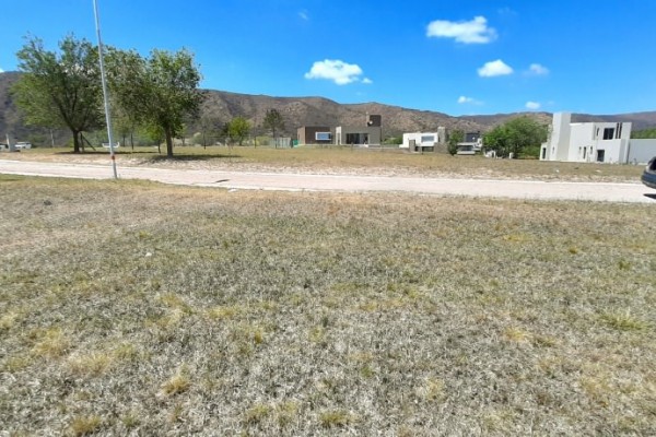 LOTE EN COUNTRY CARLOS PAZ GOLF - SAN ANTONIO DE ARREDONDO