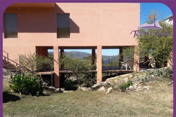 MUY LINDA CASA CON HERMOSA VISTA AL LAGO SAN ROQUE