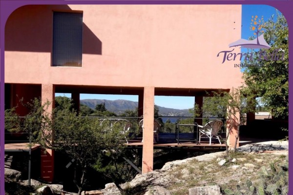 MUY LINDA CASA CON HERMOSA VISTA AL LAGO SAN ROQUE