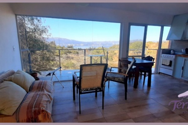 MUY LINDA CASA CON HERMOSA VISTA AL LAGO SAN ROQUE