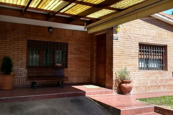 CHALET+DEPTO EN Bº SOL Y LAGO
