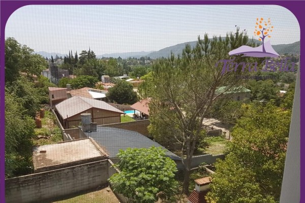 MUY LINDA CASA, MODERNA CON HERMOSA VISTA PROXIMA AL RIO