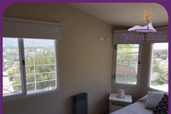 MUY LINDA CASA, MODERNA CON HERMOSA VISTA PROXIMA AL RIO