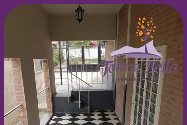 MUY LINDA CASA, MODERNA CON HERMOSA VISTA PROXIMA AL RIO