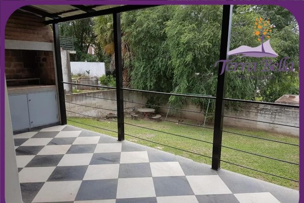 MUY LINDA CASA, MODERNA CON HERMOSA VISTA PROXIMA AL RIO
