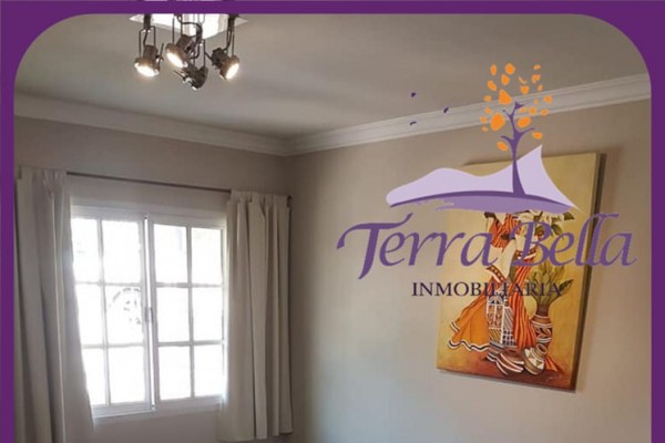 MUY LINDA CASA, MODERNA CON HERMOSA VISTA PROXIMA AL RIO