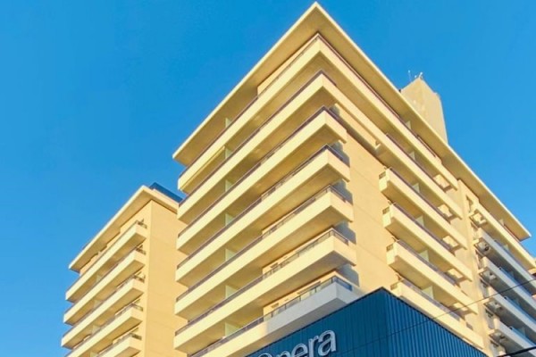 DEPARTAMENTO DE CATGORIA EN TORRE OPERA. CENTRICO. CON PISCINA, QUICHO, GIMNASIO, COCHERA