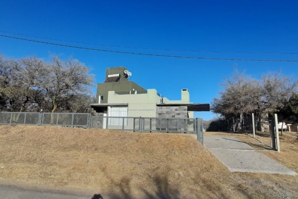 HERMOSA CASA DE CATEGORIA PARA 11 PERSONAS CON PILETA, QUINCHO, VISTA 
