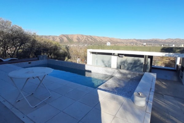 HERMOSA CASA DE CATEGORIA PARA 11 PERSONAS CON PILETA, QUINCHO, VISTA 