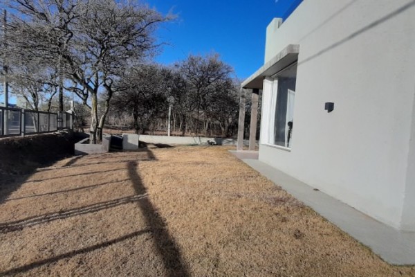 HERMOSA CASA DE CATEGORIA PARA 11 PERSONAS CON PILETA, QUINCHO, VISTA 