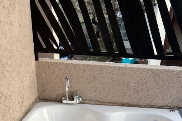 HERMOSO COMPLEJO EN BARRIO CERRADO CON PILETA Y PARRILLA