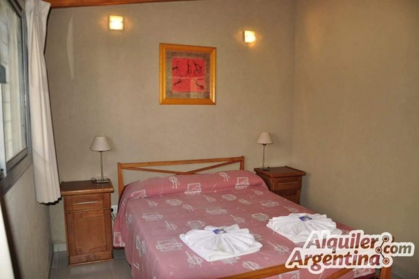 COMPLEJO DE CABAÑAS PARA 2  A 6 PERSONAS CON PISCINA, COCHERA, PARRILLA, PARQUE