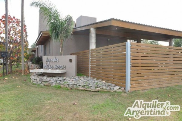 COMPLEJO DE CABAÑAS PARA 2  A 6 PERSONAS CON PISCINA, COCHERA, PARRILLA, PARQUE