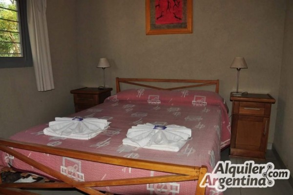COMPLEJO DE CABAÑAS PARA 2  A 6 PERSONAS CON PISCINA, COCHERA, PARRILLA, PARQUE