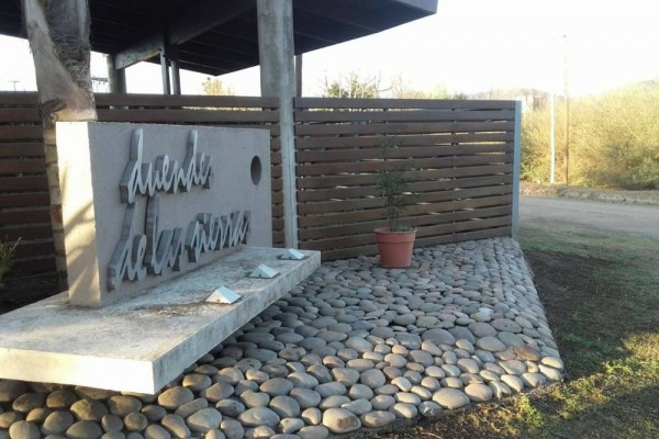 COMPLEJO DE CABAÑAS PARA 2  A 6 PERSONAS CON PISCINA, COCHERA, PARRILLA, PARQUE
