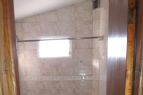 CASA CON PARQUE EN BARRIO SOL Y RIO